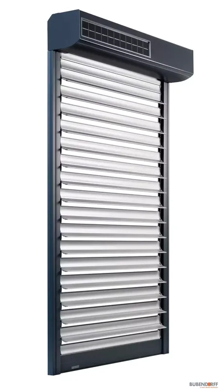 Volet roulant à lames orientables BUBENDORFF solaire, assurant une gestion optimale de la lumière et de l'intimité.